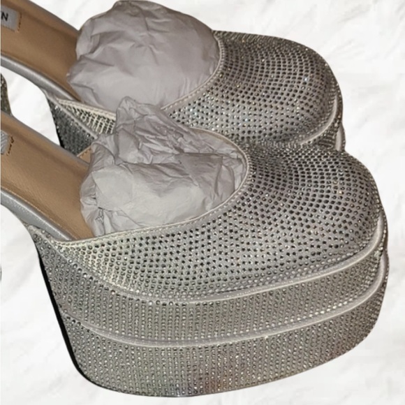 Steve Madden Shoes - Picture 3 of 12